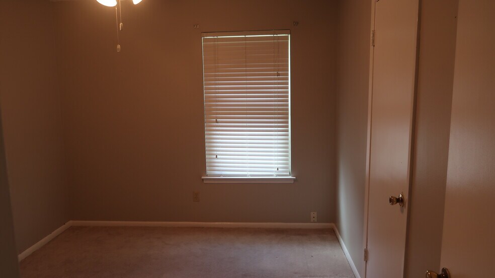 Building Photo - 8130 Kimberlin Dr S
