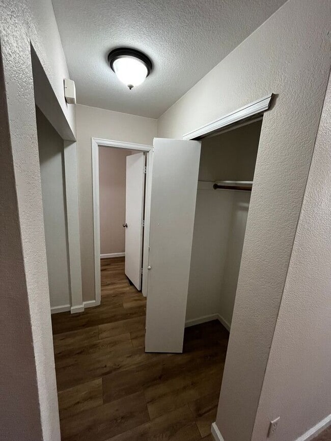 Building Photo - 3 Bedroom 2 1/2 Bathroom Home in Highlands Ranch