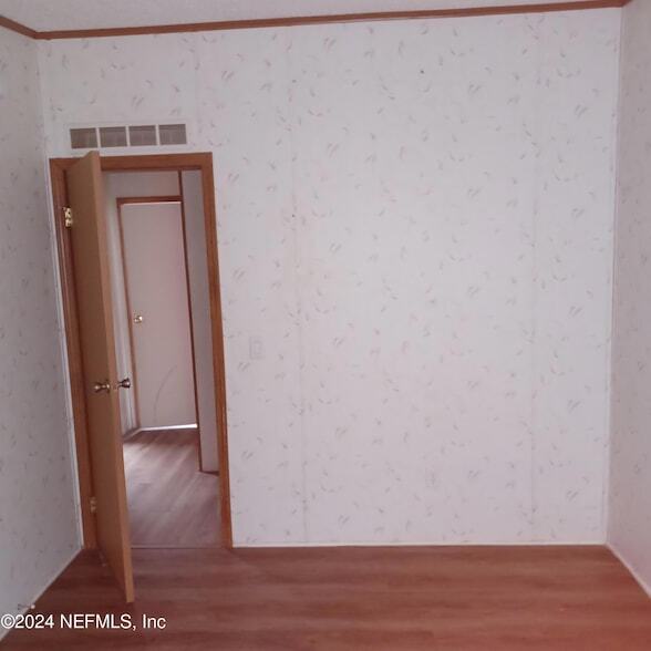 Building Photo - 463 Logan Ave