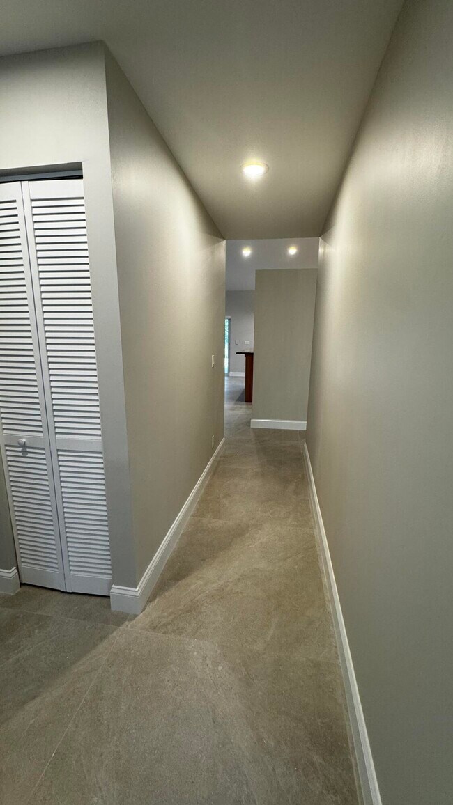 Building Photo - 11822 Island Lakes Ln