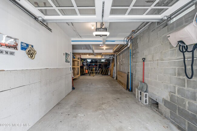 Building Photo - 11 Center St