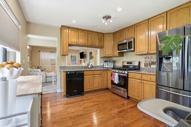 Building Photo - Beautiful Spacious 3-bedroom 2-Bath in Oakland!