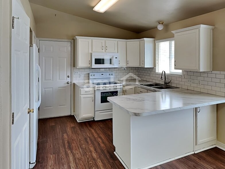 Building Photo - 1343 S 2700 E