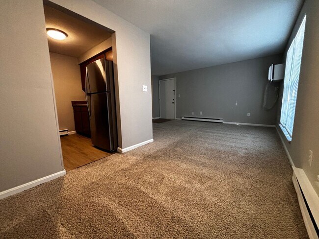 Building Photo - Charming 2 bedroom- 1bath  apartment with washer dryer hook-up