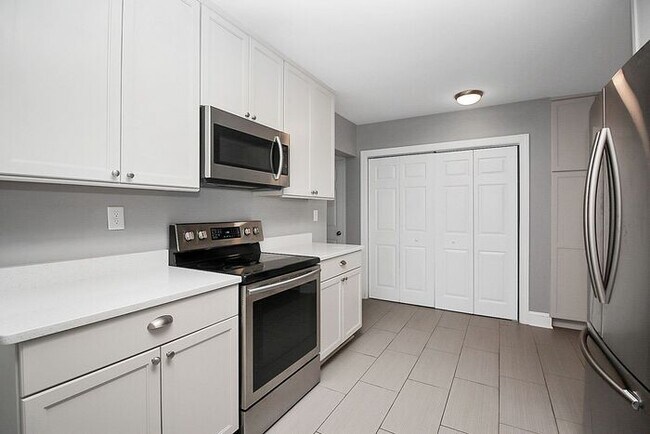 Building Photo - Charming 3BD/2BA Duplex in Dilworth!