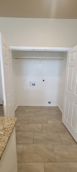 Building Photo - 5415 Rose Garden Loop