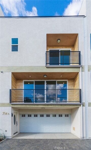 Building Photo - 714 1/2 Chestnut Avenue Unit