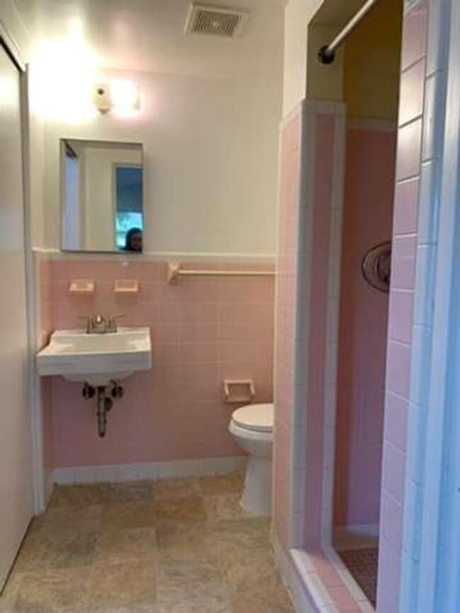 Building Photo - Light and Bright Two Bedroom Duplex in Gulfport