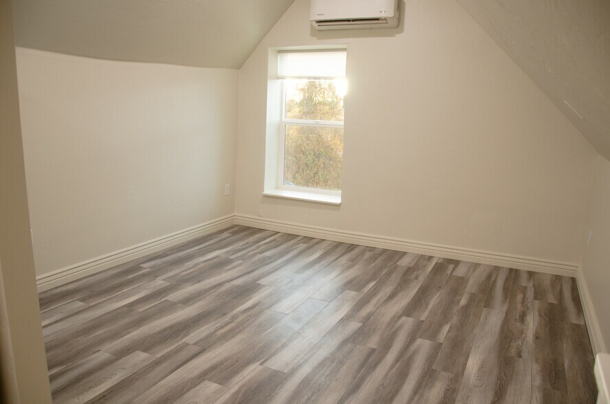 Family Room - 1095 W 2000 N