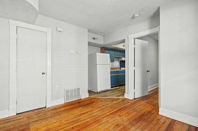 Building Photo - 2605 Parkwood Ave