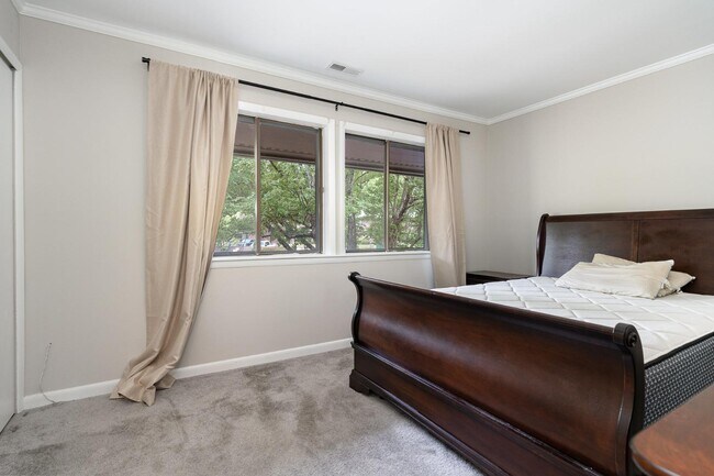 Building Photo - 1408 Oak Tree Dr