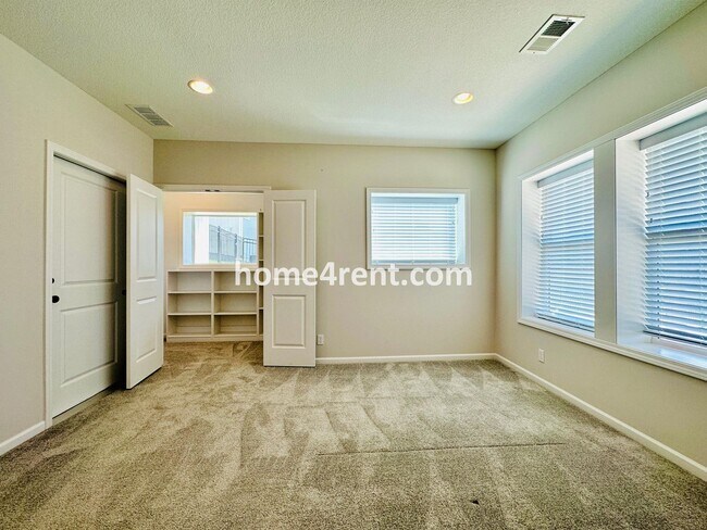 Building Photo - Exceptional Olathe Home in the Cedar Creek Subdivision w/ Wood Floors and a Finished Basment!