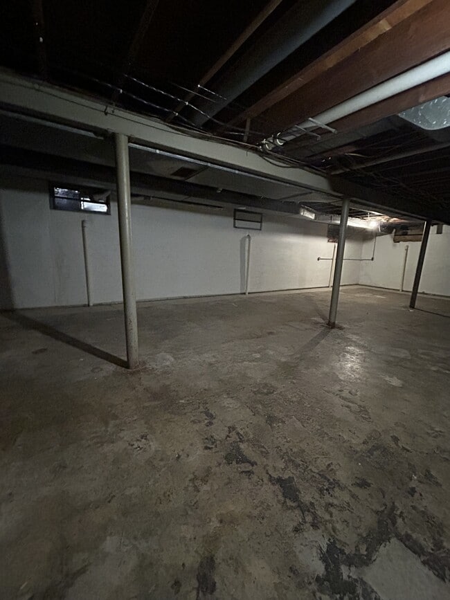 Building Photo - 2842 State St