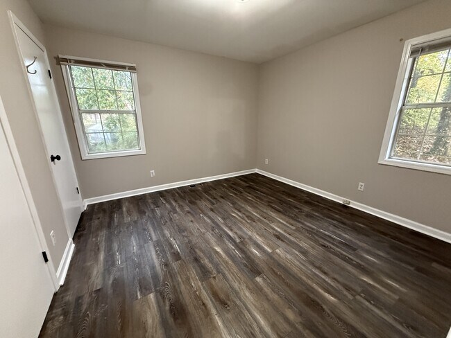 Building Photo - 107 Sycamore Ln