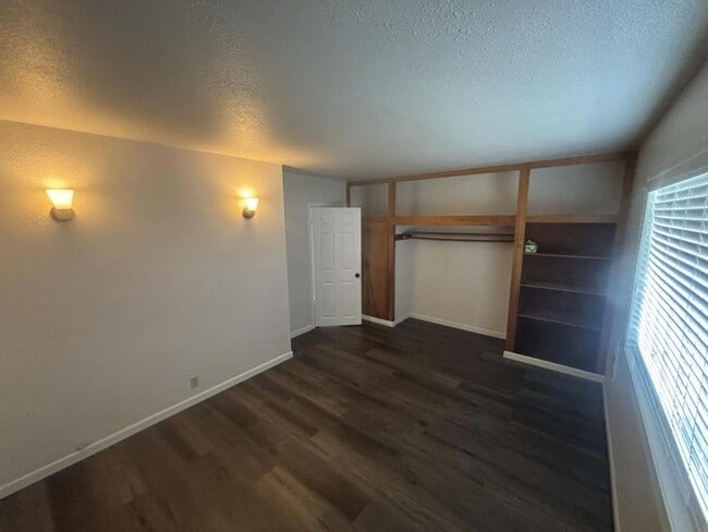 Building Photo - 183 N Cammann St