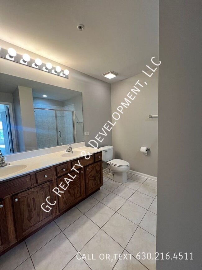 Building Photo - 125 Lakeview Dr