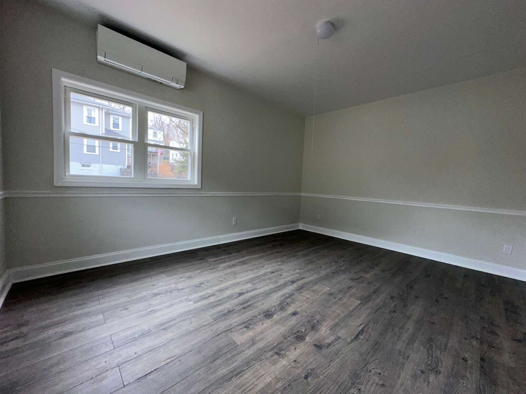 Building Photo - 182 Ashford Ave