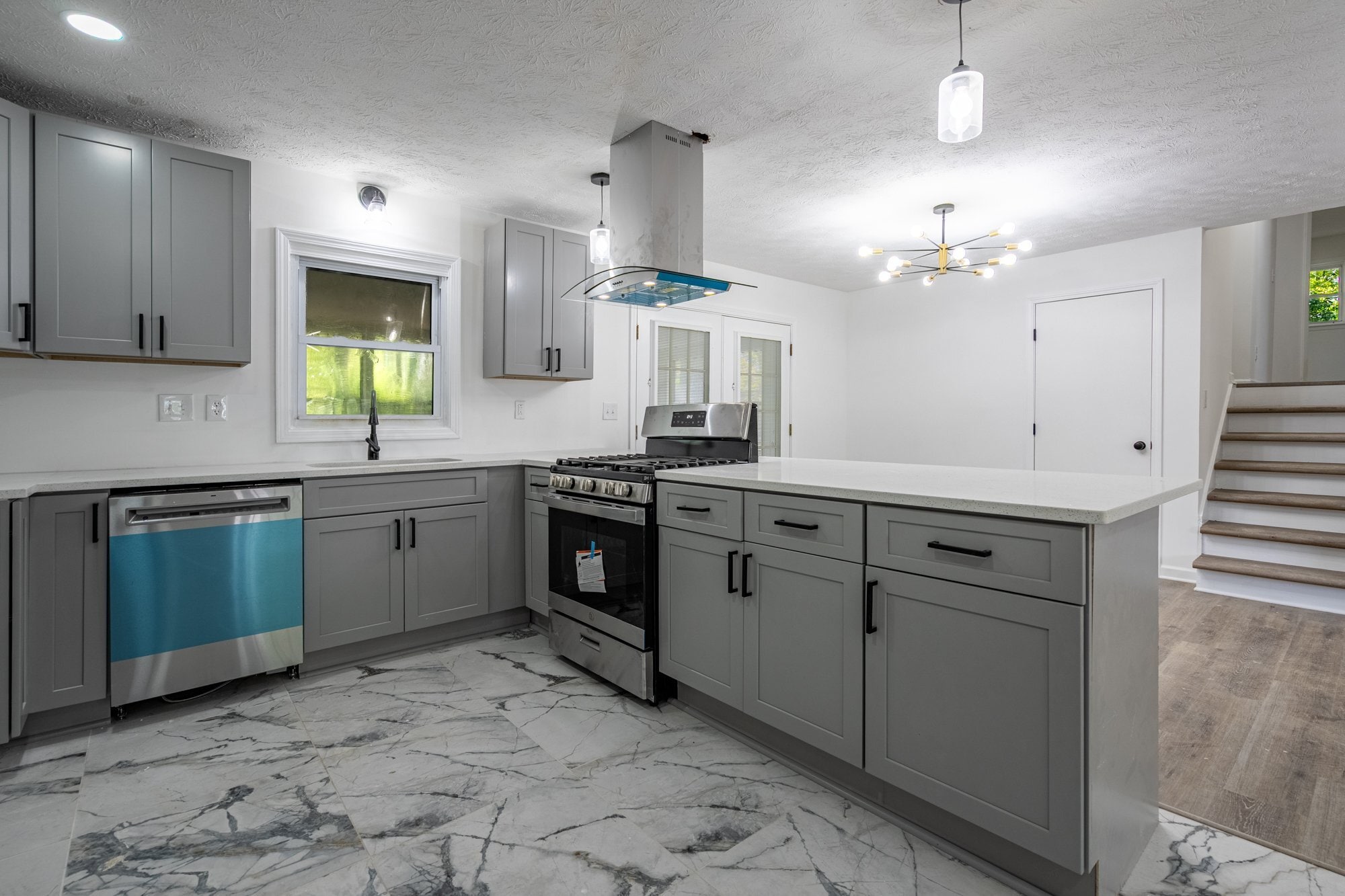 Building Photo - 6310 Thornhedge Dr