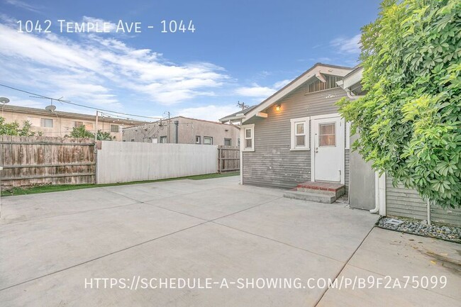 Building Photo - Beautiful newly remodeled 2 Bed + 2 Bath H...