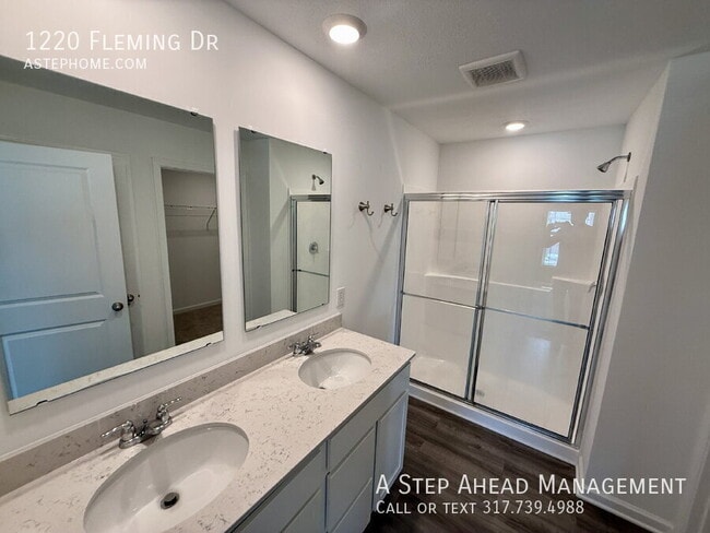 Building Photo - 1220 Fleming Dr