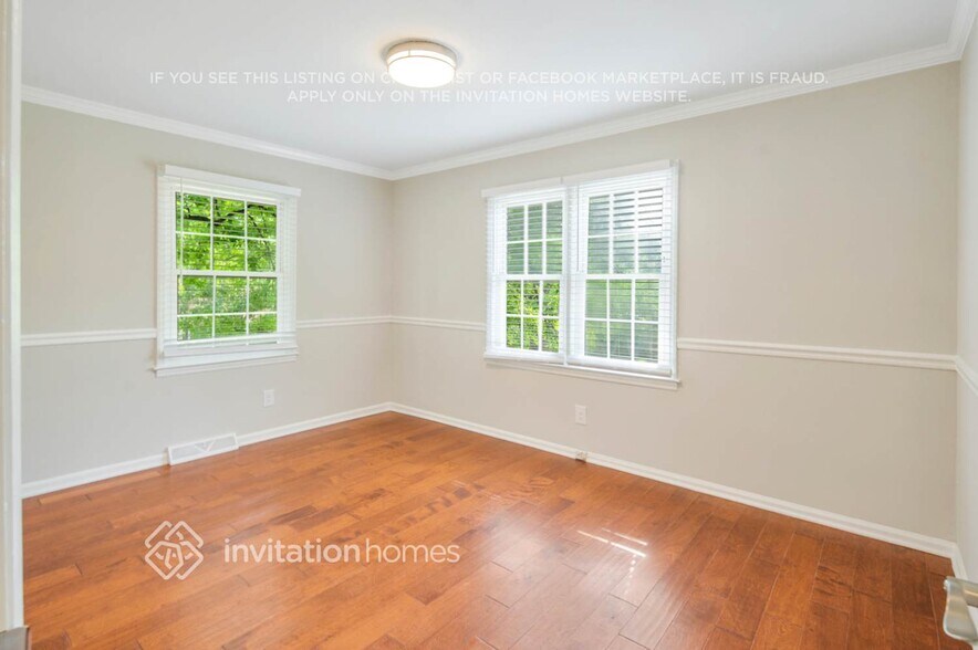 Building Photo - 929 Eaglewood Ave