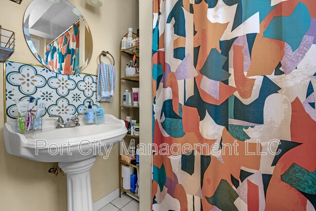 Building Photo - 232 S Castle St