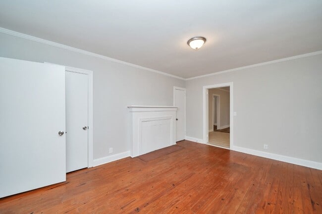 Building Photo - Beautifully Maintained 3/3 Home with Over ...