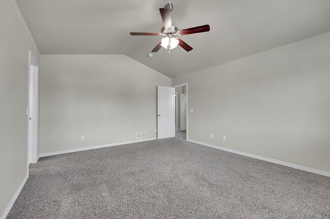 Building Photo - $2,495.00 3-bedroom, 2.5-bathroom in Color...