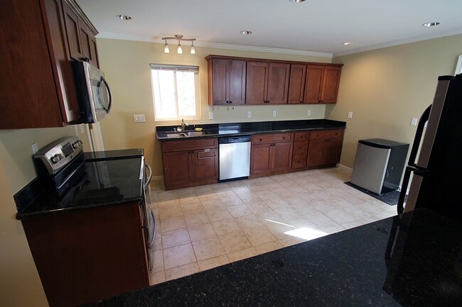 Building Photo - CHARMING 3 BED, 2 BATH SF HOME FOR RENT IN...