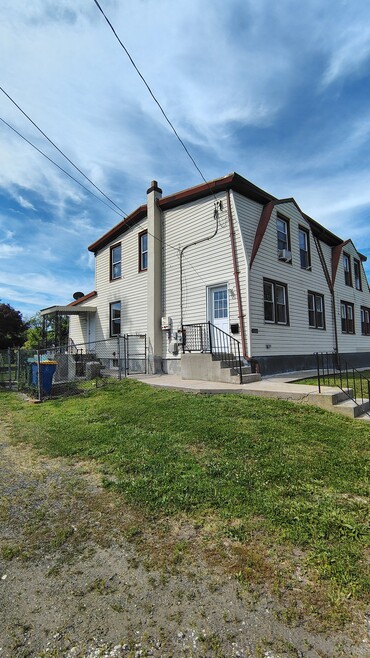 Building Photo - 1000 Main Ave