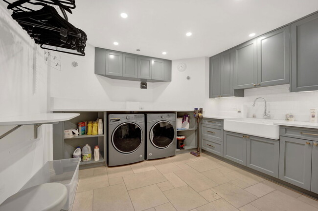 Building Photo - 103 W Chestnut St