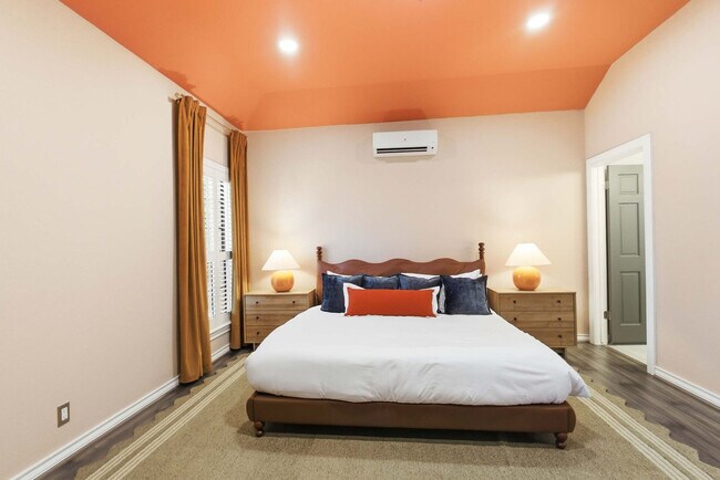 Building Photo - 12511 Chapel Bell St