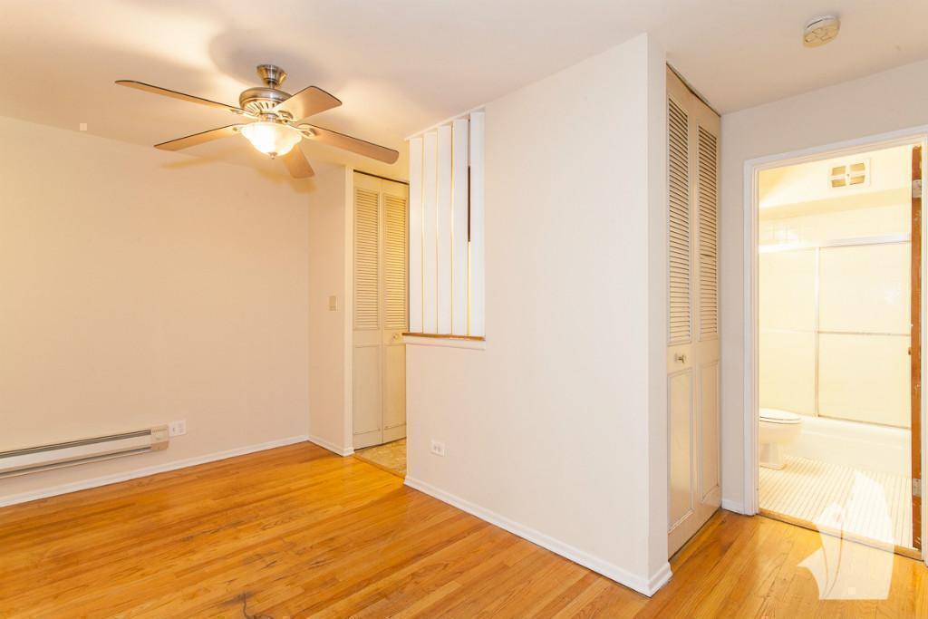 Building Photo - 665 W Wrightwood