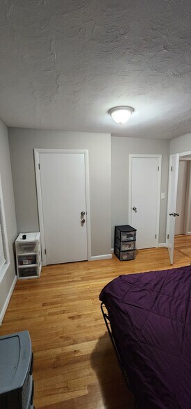 Building Photo - 4044 Pine St