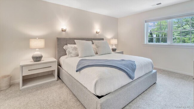 Building Photo - 10 Leland Ln