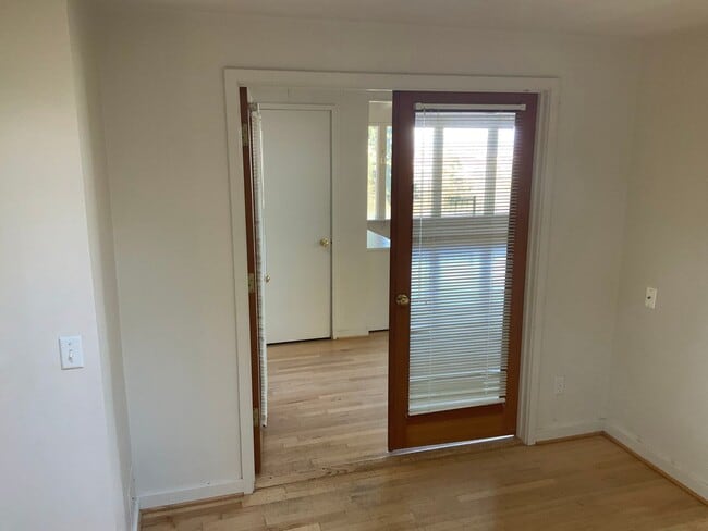 Building Photo - 3 Bedroom House in Hendrick's Park Area