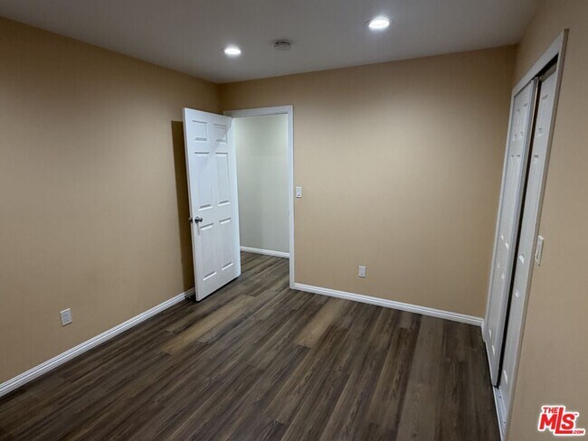 Building Photo - 3543 Sanborn Ave