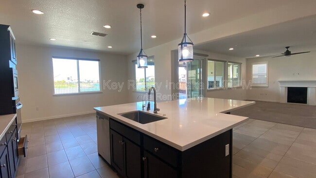 Building Photo - 17823 Taft Dr