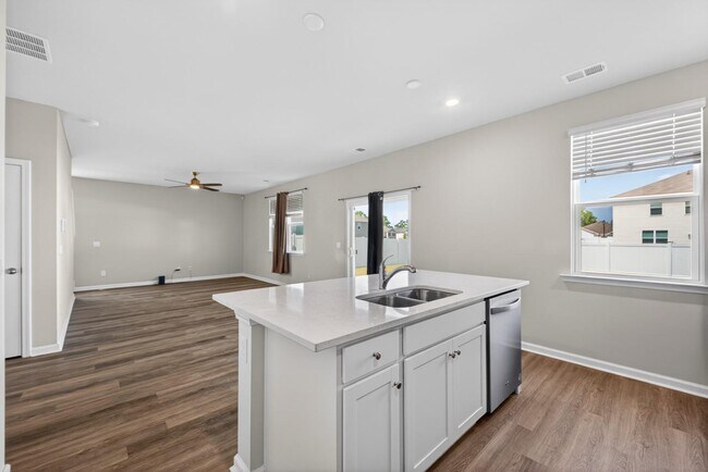 Building Photo - 185 Carolina Grv Blvd