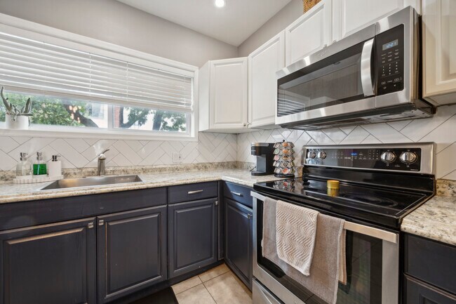 Building Photo - 813 N 15th St