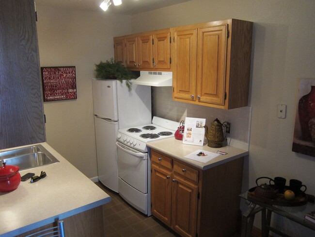 Building Photo - Sunny, Cozy 1 Bedroom Condo - Available fo...