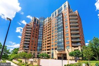 Building Photo - 1830 Fountain Dr