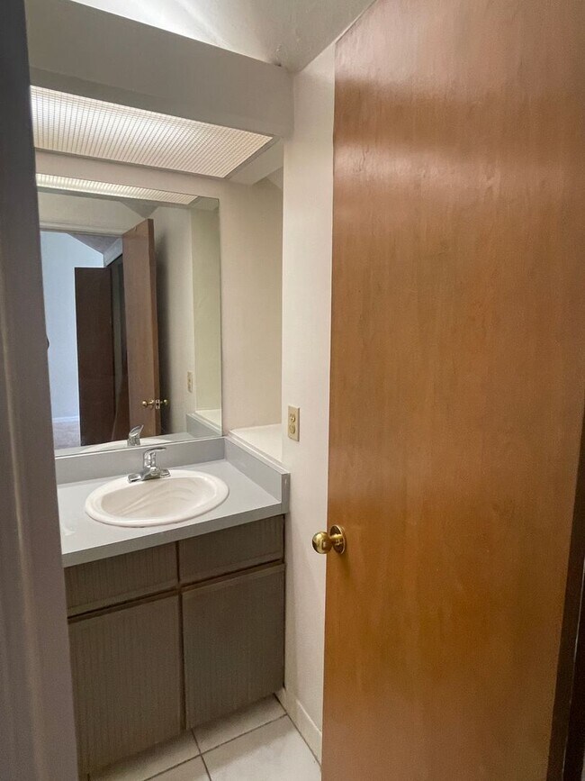 Building Photo - 2-bedroom, 2-bathroom townhouse in Las Pampas