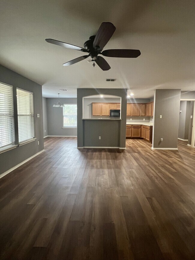 Building Photo - 9411 Rainbow Creek