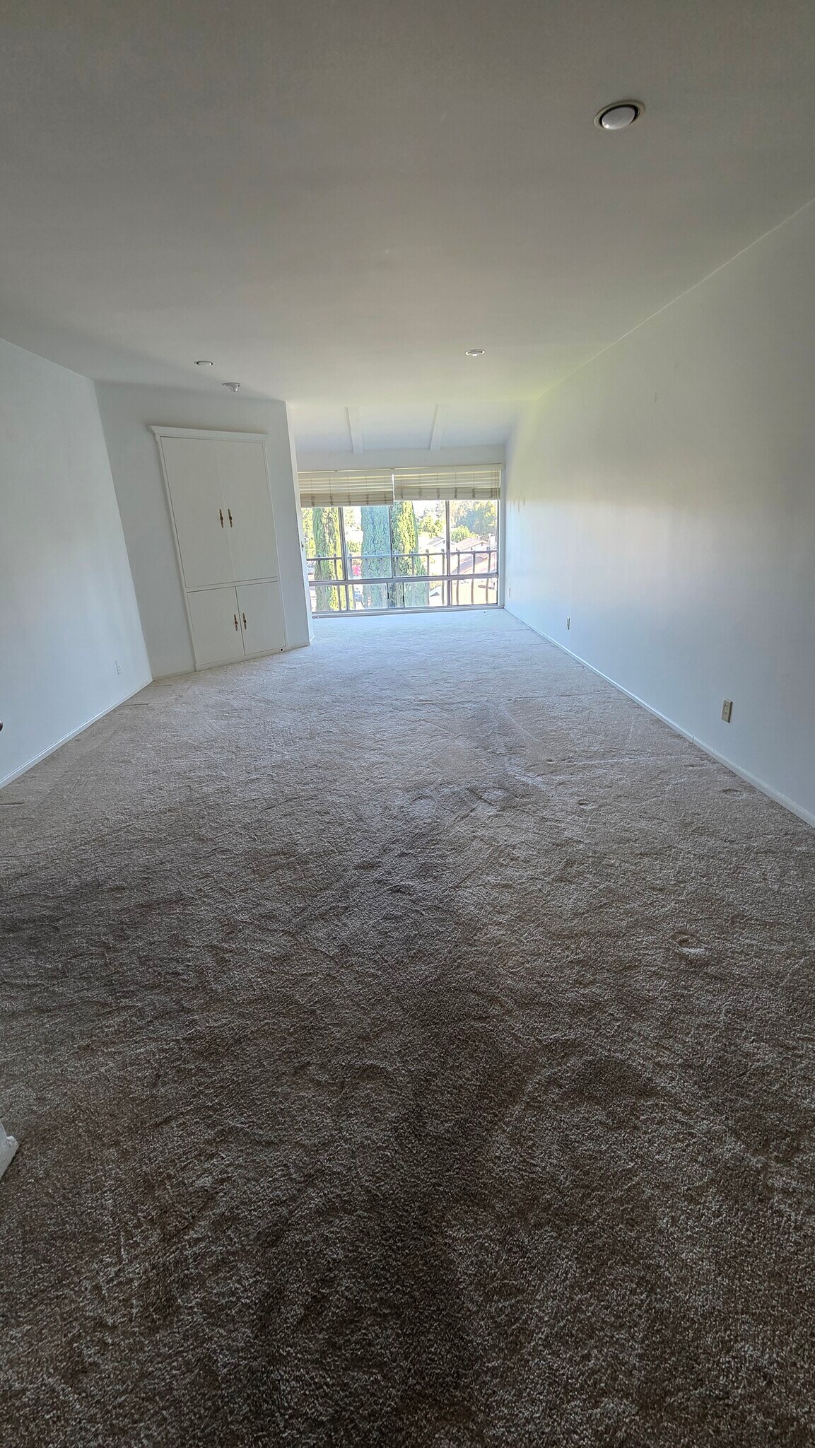 Livingroom - 12830 Burbank Blvd