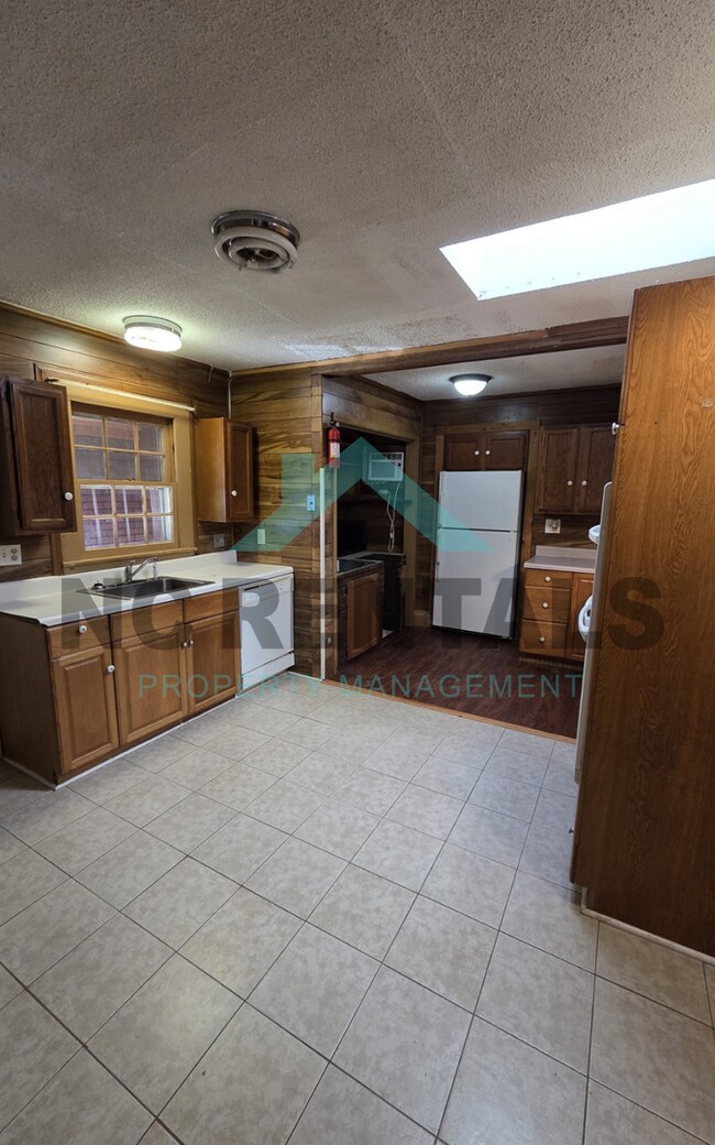 Building Photo - 3716 Dawson Ave