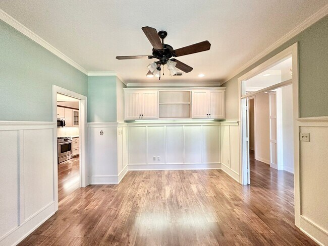 Building Photo - Tour Today! Show Stopping Home in Flint!