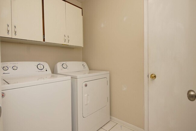 Building Photo - Great Location in Mary Esther