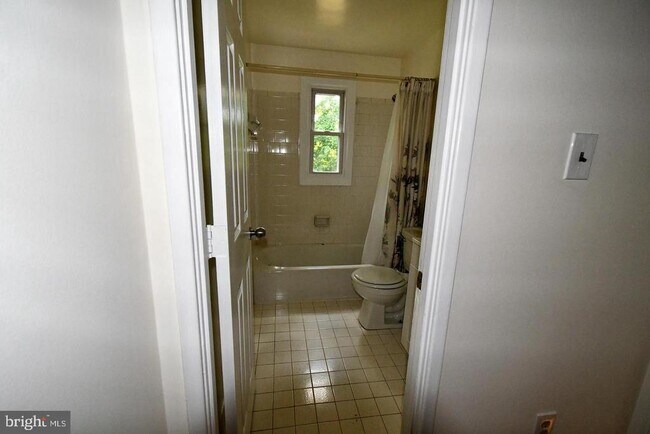 Building Photo - 41 Underwood Pl
