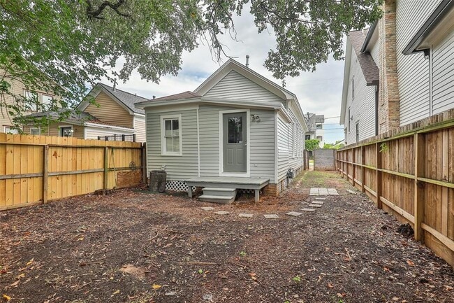 Building Photo - 2011 Decatur St